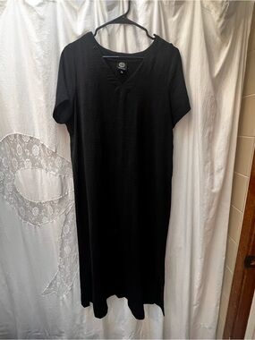 bobeau Black Short Sleeve V-Neck Maxi Dress